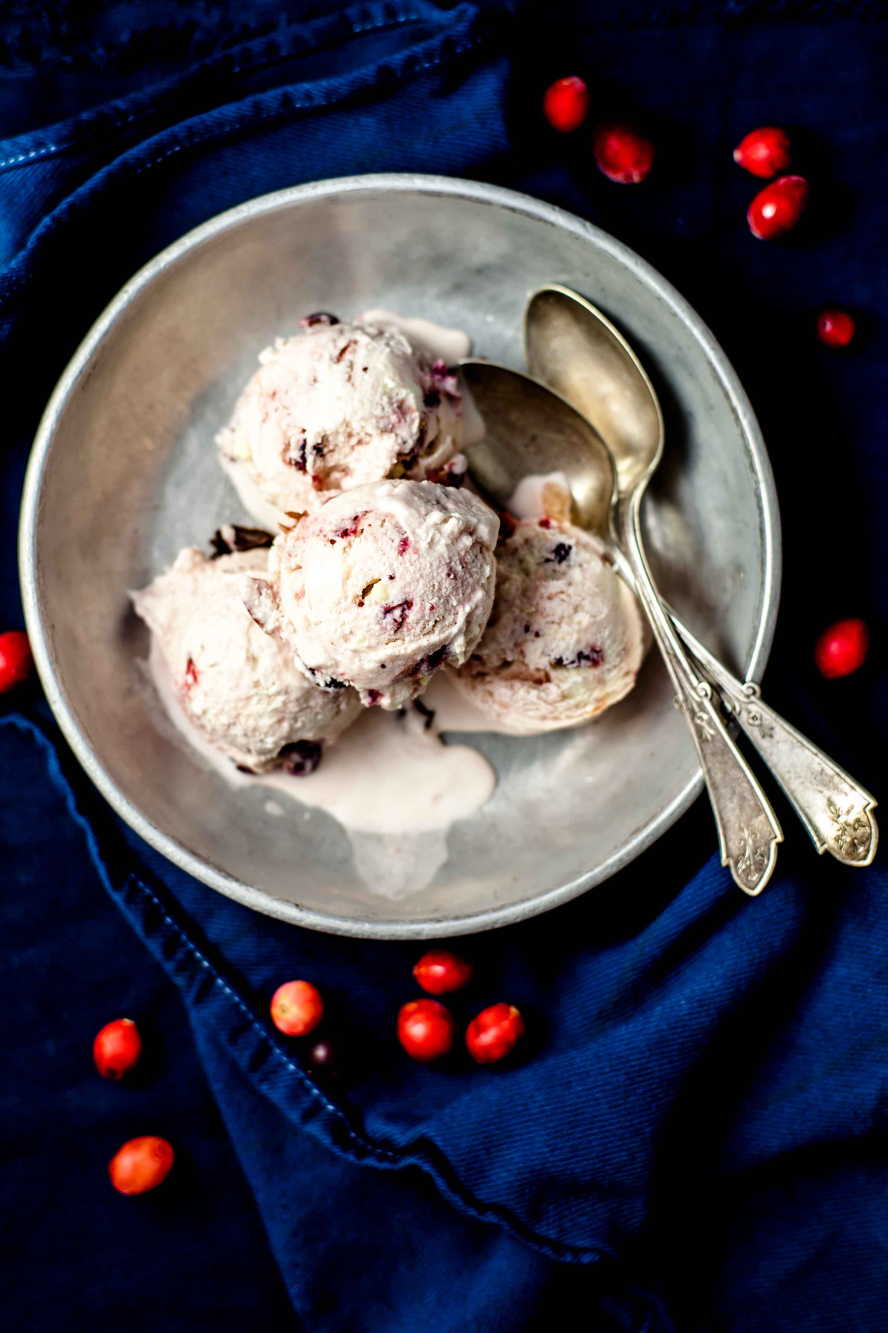 sharelovenotsecrets_cranberry_yoghurt_ice_cream_altijd_ijs