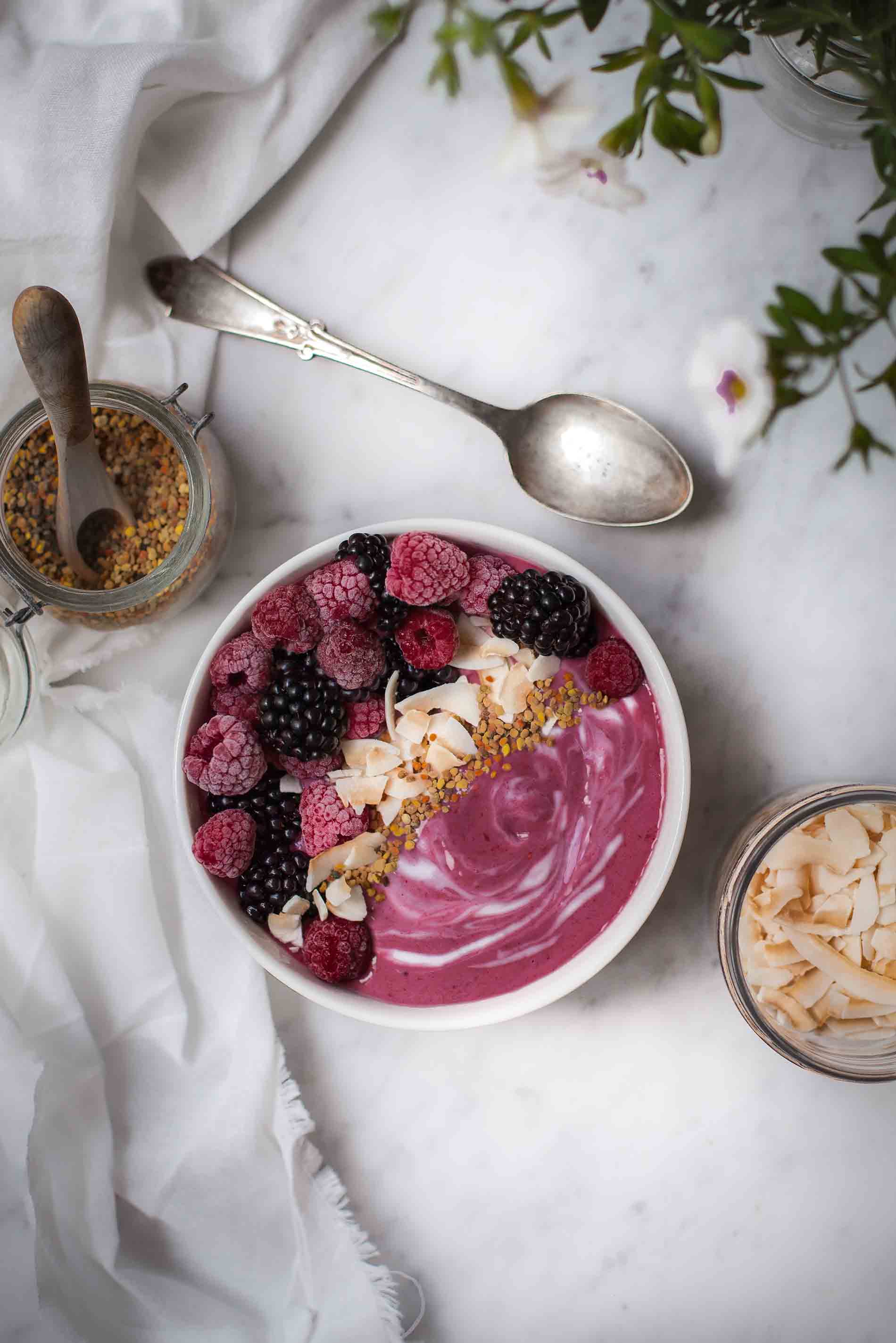 Smoothie bowl with coconut and forrest fruits